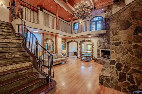 600 Lingerlost Rd, Killen, AL 35645 photo 9