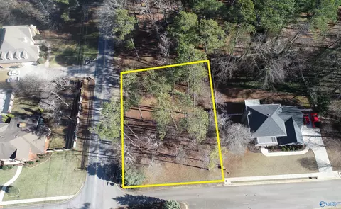 3402 Cedarhurst Dr, Decatur, AL 35603