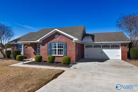 18429 E Limestone Rd, Athens, AL 35613 photo 2