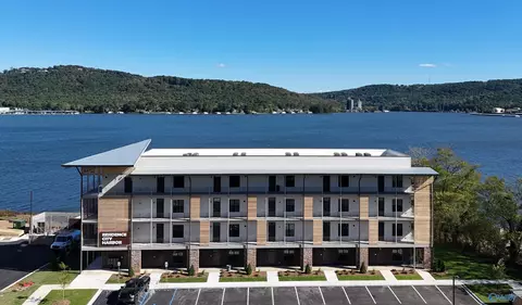 2699 101 Paddle Wheel Dr #101, Guntersville, AL 35976