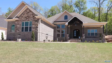 325 Cedar Trail Ln, Harvest, AL 35749