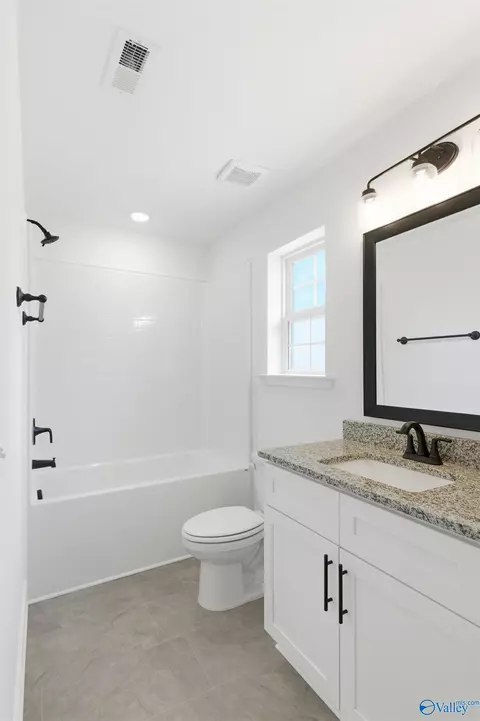 Bath - 15400 Springbrook Trce, Athens, AL 35611 photo 4 of 8