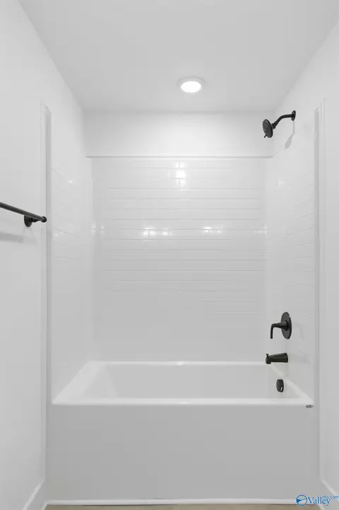 Bath - 15400 Springbrook Trce, Athens, AL 35611 photo 3 of 8