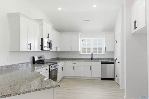 Kitchen - 15400 Springbrook Trce, Athens, AL 35611 photo 1 of 4