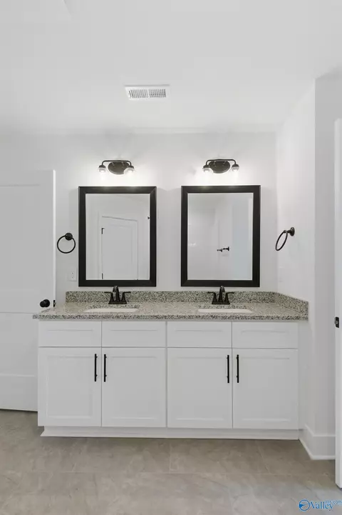 Bath - 15400 Springbrook Trce, Athens, AL 35611 photo 2 of 8