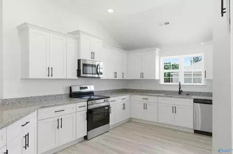 Kitchen - 15400 Springbrook Trce, Athens, AL 35611 photo 2 of 4