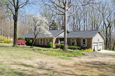 3806 High Point Dr, Decatur, AL 35603