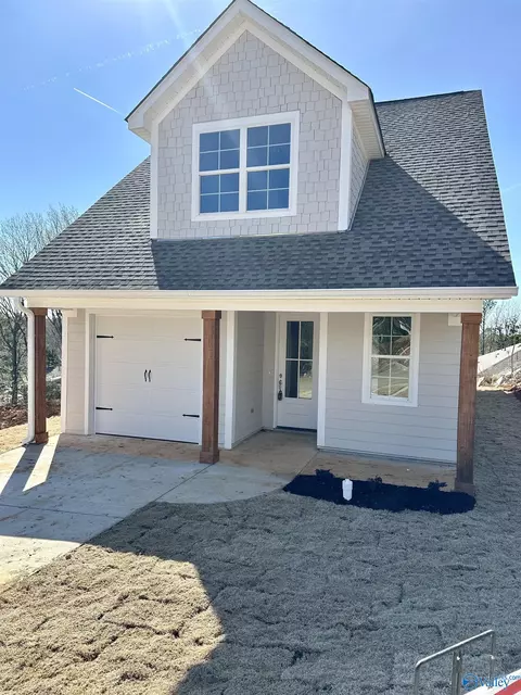 572 Farmingdale Rd, Huntsville, AL 35803