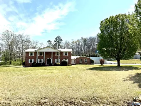 20 Mountain Dr, Jacksonville, AL 36265