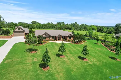 111 Appaloosa Dr, Albertville, AL 35951
