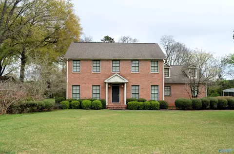2816 Hunterwood Dr, Decatur, AL 35603