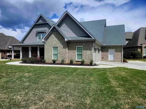 2028 Sarah Ln, Decatur, AL 35603
