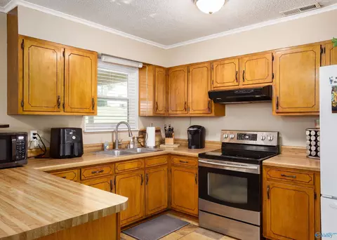 1011 Joan Ln, Killen, AL 35645 photo 9