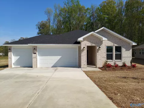 208 Hibiscus Dr, Hazel Green, AL 35750