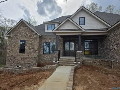 28 Ridge Bluff Cir, Huntsville, AL 35803