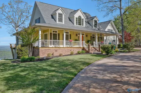 189 Rose St, Section, AL 35771 photo 2