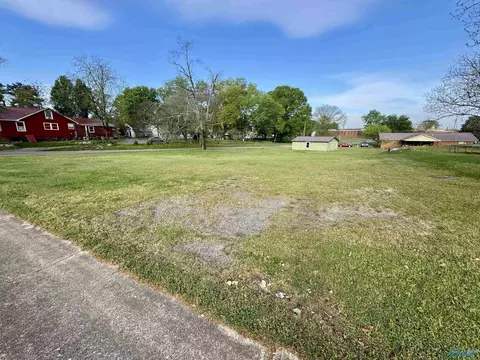 130 First St, Albertville, AL 35950