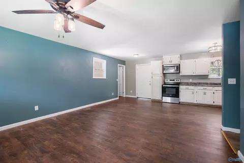Living - 4 Smith Ct, Centre, AL 35960 photo 1 of 2