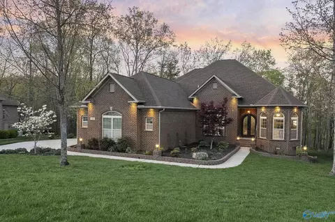 52 Bluff View Dr, Huntsville, AL 35803