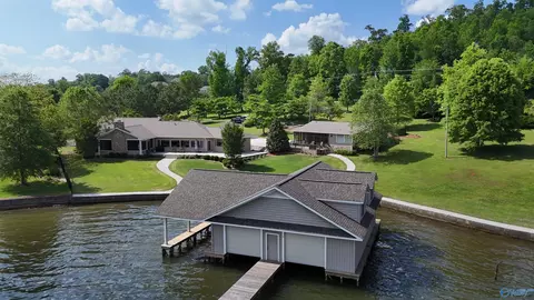1314 Buck Island Dr, Guntersville, AL 35976