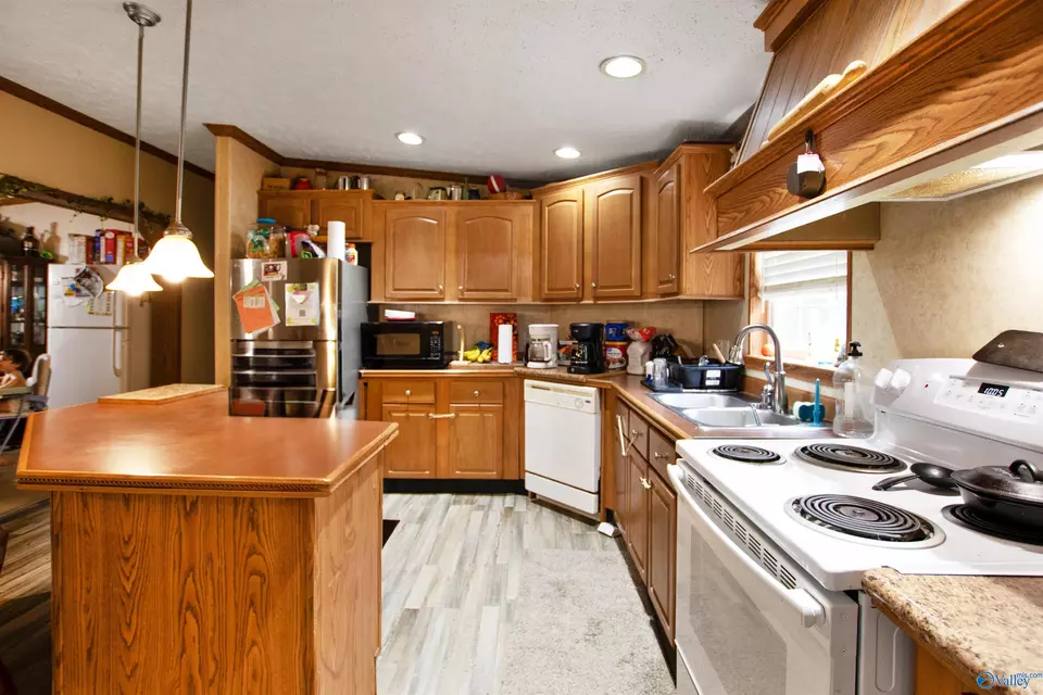 Kitchen - 702 Lyons Rd, New Hope, AL 35760 photo 2 of 4