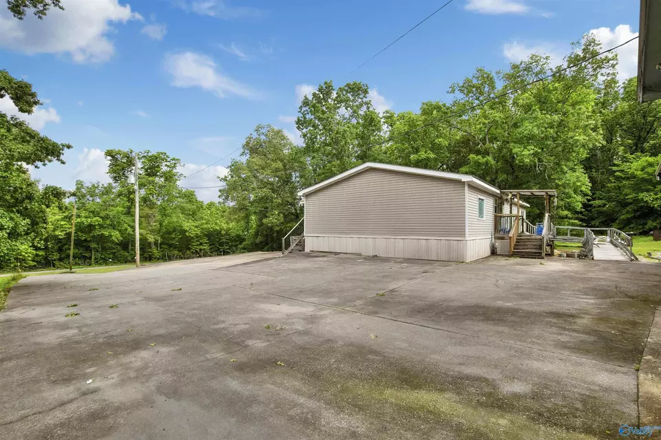 Exterior - 702 Lyons Rd, New Hope, AL 35760 photo 4 of 5
