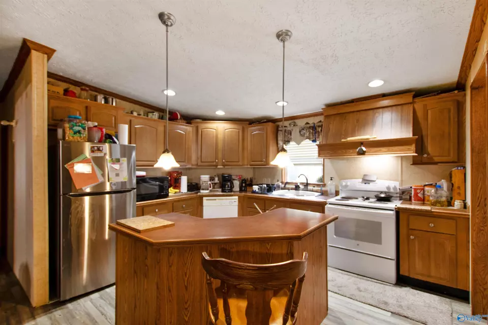 Kitchen - 702 Lyons Rd, New Hope, AL 35760 photo 3 of 4