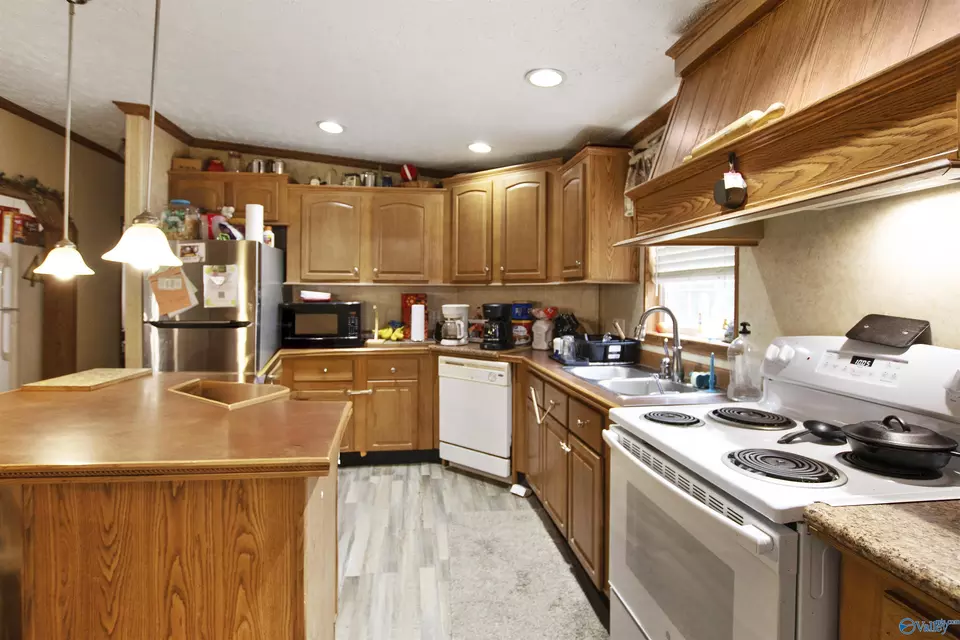 Kitchen - 702 Lyons Rd, New Hope, AL 35760 photo 1 of 4