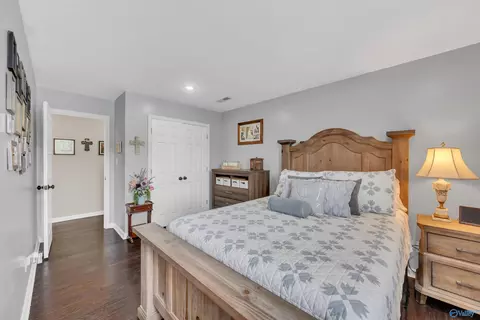 Bedroom - 9176 Turtle Point Dr, Killen, AL 35645 photo 6 of 12