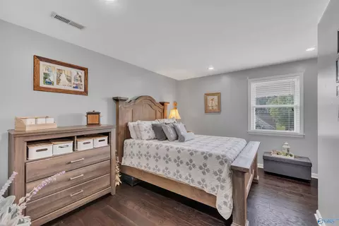 Bedroom - 9176 Turtle Point Dr, Killen, AL 35645 photo 5 of 12