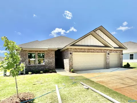 17954 Longleaf Dr, Athens, AL 35611 photo 2