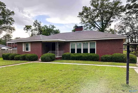 1304 SE Morningside Ct, Decatur, AL 35601