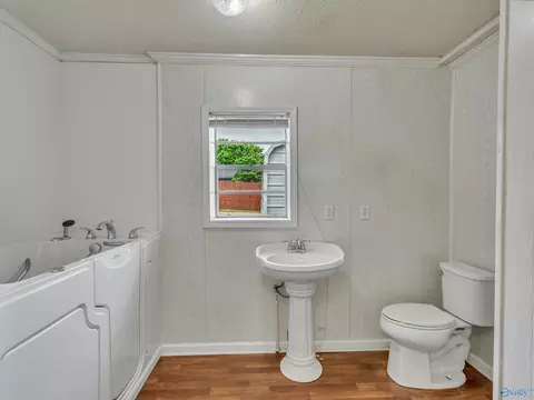 Bath - 17441 E Limestone Rd, Athens, AL 35613 photo 1 of 2