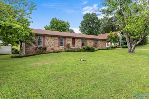 2016 Alpine Dr, Florence, AL 35630