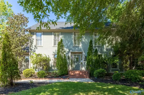 2401 Surrey Ln, Decatur, AL 35601