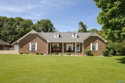 110 Cloverleaf Cir, Killen, AL 35645 photo 1