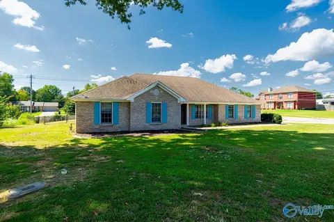 100 Clubhouse Ln, Madison, AL 35757