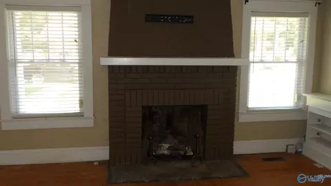 Living - 708 E 9th St, Anniston, AL 36207 photo 3 of 5