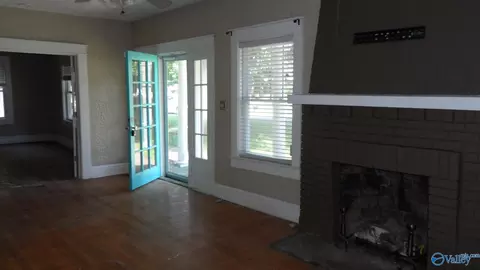 Living - 708 E 9th St, Anniston, AL 36207 photo 2 of 5