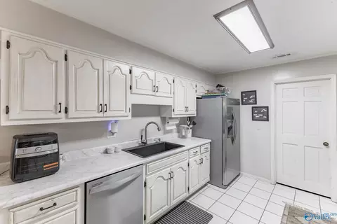 Kitchen - 43 Terry Ln, Trinity, AL 35673 photo 2 of 2