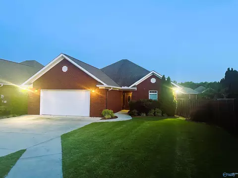 104 Canterbury Cir, Arab, AL 35016