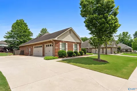 102 Maplebrook Dr, Madison, AL 35756 photo 4