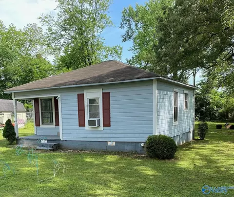 410 Ponroy St, Scottsboro, AL 35768