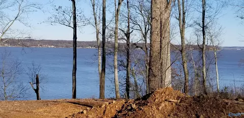 169 Crown Pointe Dr, Muscle Shoals, AL 35661