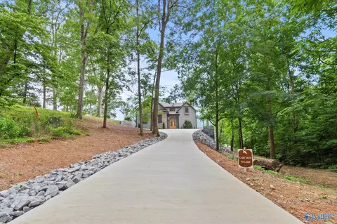 2231 Lookout Mountain Dr, Scottsboro, AL 35769