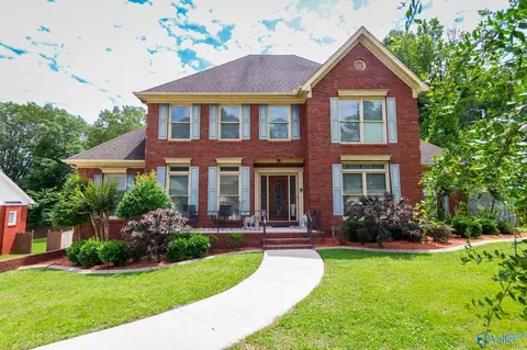 3318 Cedarhurst Dr, Decatur, AL 35603