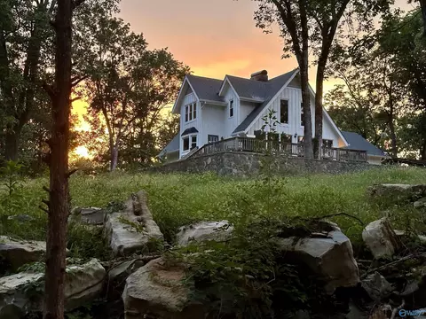 6990 Warrenton Rd, Guntersville, AL 35976