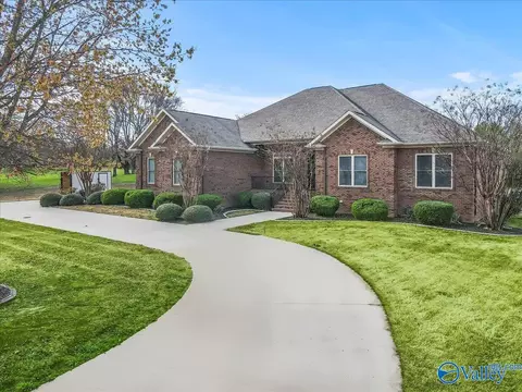 Exterior - 495 5th St, Grant, AL 35747 photo 2 of 5