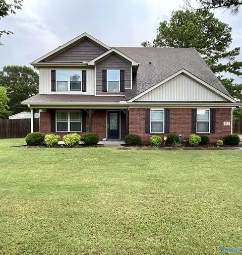 111 Saint Clair Ln, Huntsville, AL 35811