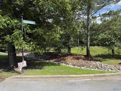 1 Clairvaux Dr, Gadsden, AL 35901